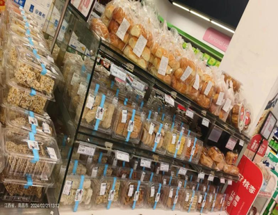 南昌青云譜區部分超市食品安全問題突出 熟食裸賣、散裝食品標識不全、乳制品管理存隱患